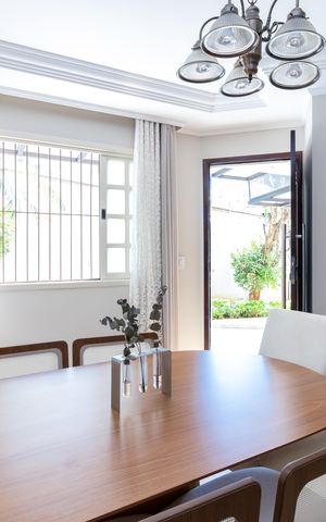 Casa de condomínio à venda com 178m², 3 quartos e 3 vagas Casa de condomínio à venda com 178m², 3 quartos e 3 vagasSala de Jantar