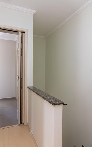 Casa de condomínio à venda com 178m², 3 quartos e 3 vagas Casa de condomínio à venda com 178m², 3 quartos e 3 vagasCorredor dos Quartos