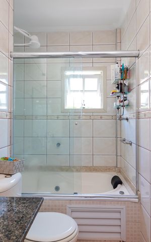 Casa de condomínio à venda com 178m², 3 quartos e 3 vagas Casa de condomínio à venda com 178m², 3 quartos e 3 vagasBanheiro da Suíte