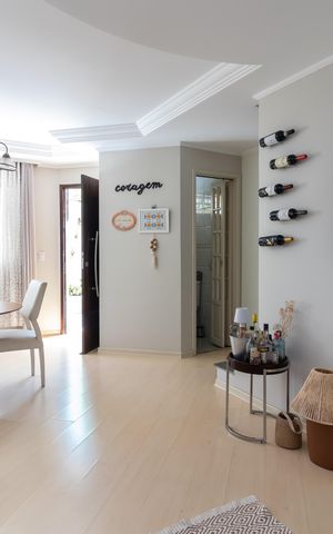 Casa de condomínio à venda com 178m², 3 quartos e 3 vagas Casa de condomínio à venda com 178m², 3 quartos e 3 vagasSala de Estar