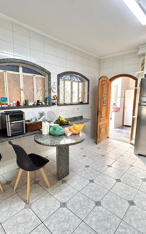 Casa para alugar com 240m², 3 quartos e 2 vagas Casa para alugar com 240m², 3 quartos e 2 vagasCozinha