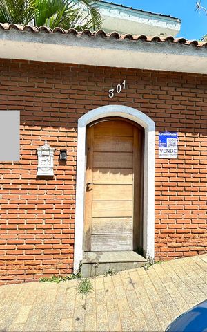 Casa para alugar com 240m², 3 quartos e 2 vagas Casa para alugar com 240m², 3 quartos e 2 vagasPlaca instalada na fachada do imóvel