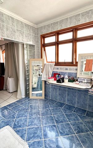 Casa para alugar com 240m², 3 quartos e 2 vagas Casa para alugar com 240m², 3 quartos e 2 vagasBanheiro da Suíte