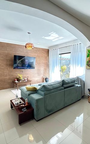 Casa para alugar com 240m², 3 quartos e 2 vagas Casa para alugar com 240m², 3 quartos e 2 vagasSala