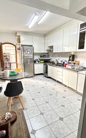 Casa para alugar com 240m², 3 quartos e 2 vagas Casa para alugar com 240m², 3 quartos e 2 vagasCozinha
