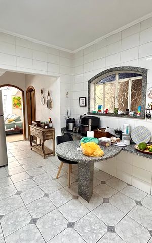 Casa para alugar com 240m², 3 quartos e 2 vagas Casa para alugar com 240m², 3 quartos e 2 vagasCozinha