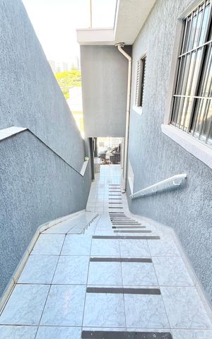 Casa à venda com 137m², 2 quartos e 2 vagas Casa à venda com 137m², 2 quartos e 2 vagasEntrada