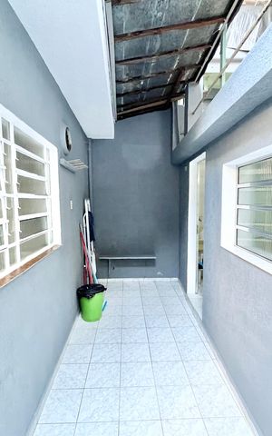 Casa à venda com 137m², 2 quartos e 2 vagas Casa à venda com 137m², 2 quartos e 2 vagasÁrea externa