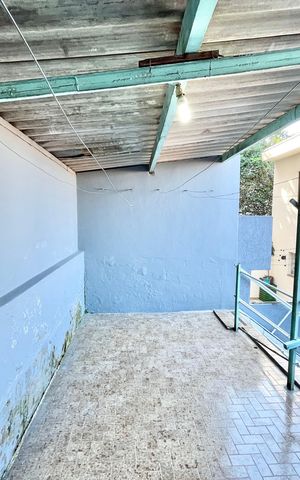 Casa à venda com 137m², 2 quartos e 2 vagas Casa à venda com 137m², 2 quartos e 2 vagasVaranda