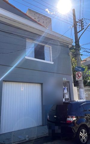 Casa à venda com 137m², 2 quartos e 2 vagas Casa à venda com 137m², 2 quartos e 2 vagasFachada/Placa