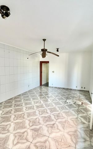 Casa à venda com 137m², 2 quartos e 2 vagas Casa à venda com 137m², 2 quartos e 2 vagasSala