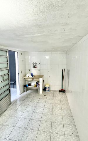 Casa à venda com 137m², 2 quartos e 2 vagas Casa à venda com 137m², 2 quartos e 2 vagasLavanderia