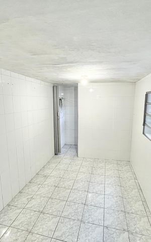 Casa à venda com 137m², 2 quartos e 2 vagas Casa à venda com 137m², 2 quartos e 2 vagasLavanderia
