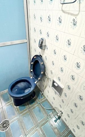 Casa à venda com 137m², 2 quartos e 2 vagas Casa à venda com 137m², 2 quartos e 2 vagasBanheiro