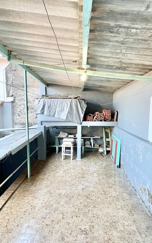 Casa à venda com 137m², 2 quartos e 2 vagas Casa à venda com 137m², 2 quartos e 2 vagasVaranda