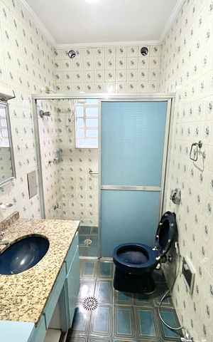 Casa à venda com 137m², 2 quartos e 2 vagas Casa à venda com 137m², 2 quartos e 2 vagasBanheiro