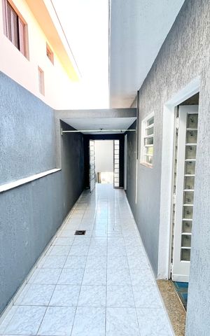 Casa à venda com 137m², 2 quartos e 2 vagas Casa à venda com 137m², 2 quartos e 2 vagasÁrea externa