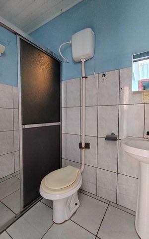 Casa para alugar com 35m², 1 quarto e 1 vaga Casa para alugar com 35m², 1 quarto e 1 vagaBanheiro