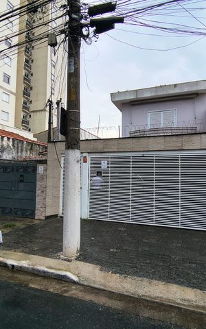 Casa à venda com 185m², 3 quartos e 2 vagas Casa à venda com 185m², 3 quartos e 2 vagasFachada