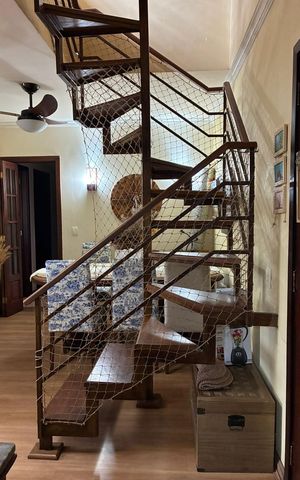 Apartamento para alugar com 250m², 5 quartos e 3 vagas Apartamento para alugar com 250m², 5 quartos e 3 vagasEscada