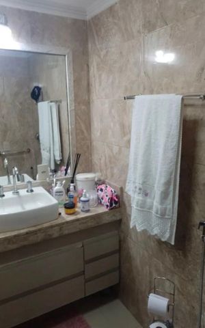Apartamento para alugar com 250m², 5 quartos e 3 vagas Apartamento para alugar com 250m², 5 quartos e 3 vagasBanheiro