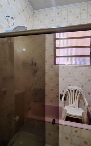 Casa à venda com 258m², 4 quartos e 3 vagas Casa à venda com 258m², 4 quartos e 3 vagasBanheiro 2