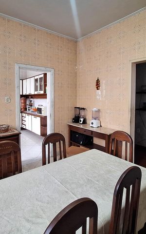 Casa à venda com 258m², 4 quartos e 3 vagas Casa à venda com 258m², 4 quartos e 3 vagasCopa