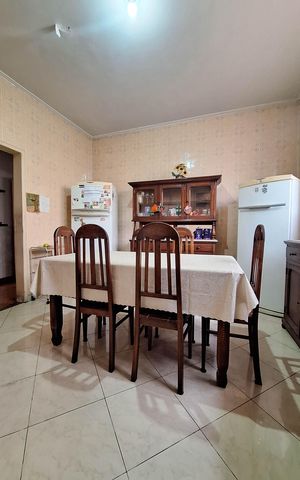 Casa à venda com 258m², 4 quartos e 3 vagas Casa à venda com 258m², 4 quartos e 3 vagasCopa