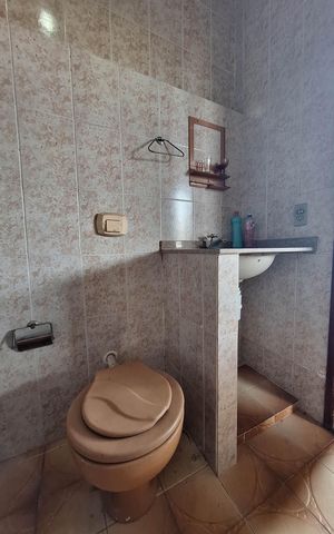 Casa à venda com 258m², 4 quartos e 3 vagas Casa à venda com 258m², 4 quartos e 3 vagasBanheiro 1