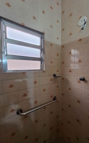 Casa à venda com 258m², 4 quartos e 3 vagas Casa à venda com 258m², 4 quartos e 3 vagasBanheiro da Suíte 1
