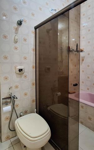 Casa à venda com 258m², 4 quartos e 3 vagas Casa à venda com 258m², 4 quartos e 3 vagasBanheiro 2