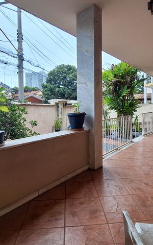 Casa à venda com 258m², 4 quartos e 3 vagas Casa à venda com 258m², 4 quartos e 3 vagasQuintal