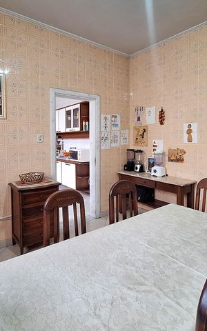 Casa à venda com 258m², 4 quartos e 3 vagas Casa à venda com 258m², 4 quartos e 3 vagasCopa