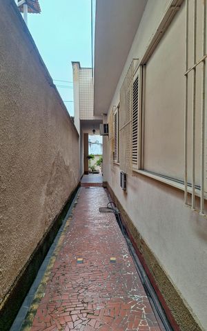 Casa à venda com 258m², 4 quartos e 3 vagas Casa à venda com 258m², 4 quartos e 3 vagasQuintal