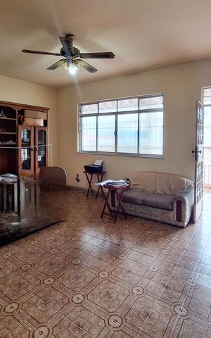 Casa à venda com 258m², 4 quartos e 3 vagas Casa à venda com 258m², 4 quartos e 3 vagasSala