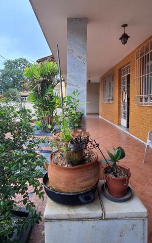 Casa à venda com 258m², 4 quartos e 3 vagas Casa à venda com 258m², 4 quartos e 3 vagasQuintal