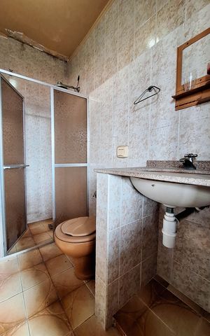 Casa à venda com 258m², 4 quartos e 3 vagas Casa à venda com 258m², 4 quartos e 3 vagasBanheiro 1