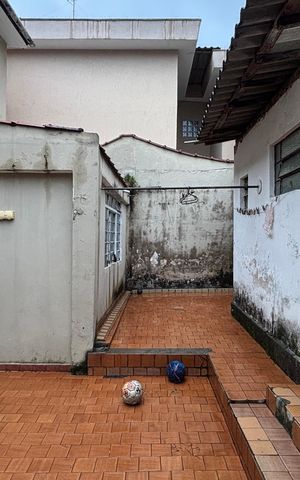 Casa à venda com 320m², 3 quartos e 2 vagas Casa à venda com 320m², 3 quartos e 2 vagasQuintal
