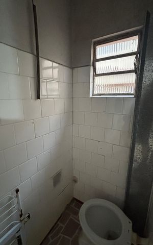 Casa à venda com 320m², 3 quartos e 2 vagas Casa à venda com 320m², 3 quartos e 2 vagasÁrea de Serviço - Banheiro