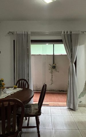 Casa à venda com 320m², 3 quartos e 2 vagas Casa à venda com 320m², 3 quartos e 2 vagasSuite