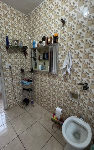 Casa à venda com 320m², 3 quartos e 2 vagas Casa à venda com 320m², 3 quartos e 2 vagasBanheiro