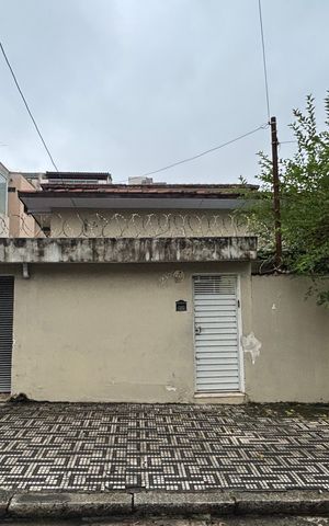 Casa à venda com 320m², 3 quartos e 2 vagas Casa à venda com 320m², 3 quartos e 2 vagasFachada