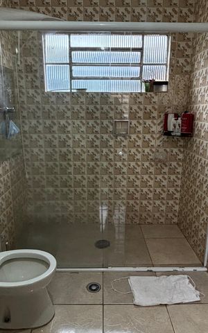 Casa à venda com 320m², 3 quartos e 2 vagas Casa à venda com 320m², 3 quartos e 2 vagasBanheiro