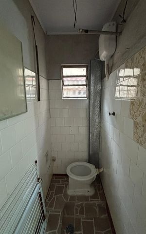 Casa à venda com 320m², 3 quartos e 2 vagas Casa à venda com 320m², 3 quartos e 2 vagasÁrea de Serviço - Banheiro