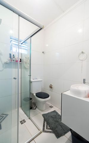Casa à venda com 242m², 4 quartos e 3 vagas