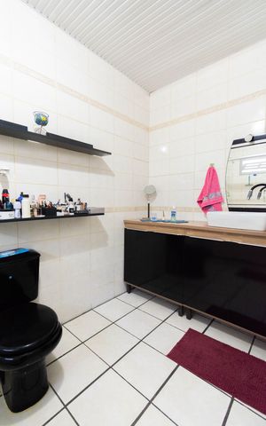 Casa à venda com 242m², 4 quartos e 3 vagas