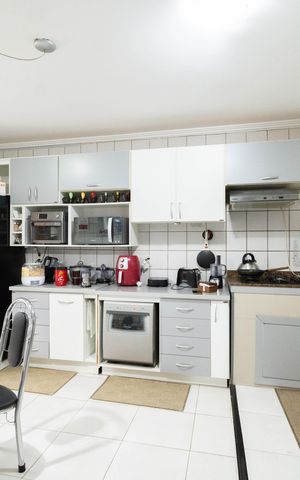 Casa à venda com 242m², 4 quartos e 3 vagas