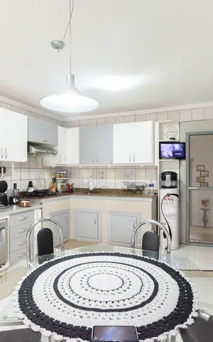 Casa à venda com 242m², 4 quartos e 3 vagas