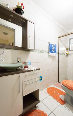 Casa à venda com 242m², 4 quartos e 3 vagas