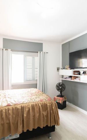 Casa à venda com 242m², 4 quartos e 3 vagas